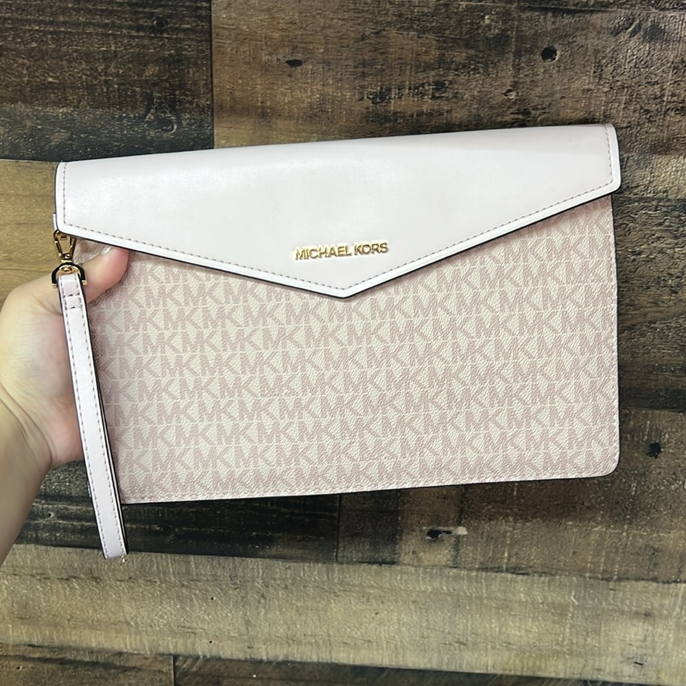 MICHAEL KORS Maisie Pink Gold-Tone Hardware Detachable Strap Large Wristlet